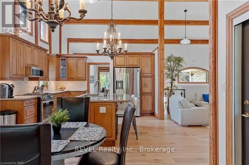 26 Kingsway Street, Welland (774 - Dain City), ON - Indoor Photo Showing Kitchen With Double Sink With Upgraded Kitchen