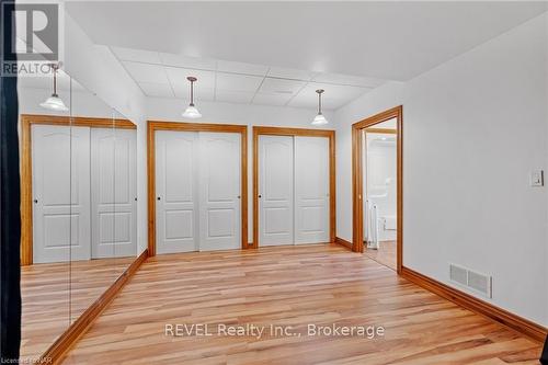 26 Kingsway Street, Welland (774 - Dain City), ON - Indoor Photo Showing Bathroom