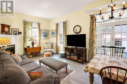 619 King Street, Niagara-On-The-Lake (101 - Town), ON - Indoor Photo Showing Living Room With Fireplace