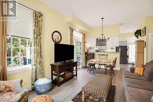 619 King Street, Niagara-On-The-Lake (101 - Town), ON - Indoor Photo Showing Living Room