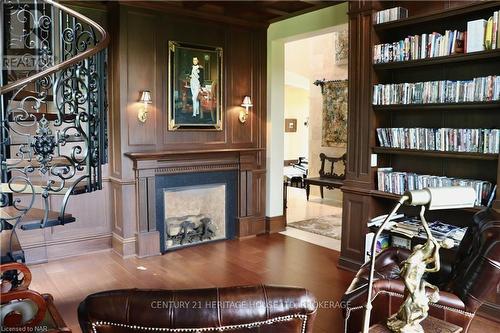 10131 Niagara River Parkway, Niagara Falls (224 - Lyons Creek), ON - Indoor With Fireplace