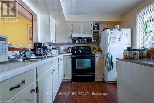 12 - 50 Lakeshore Road, St. Catharines (443 - Lakeport), ON - Indoor Photo Showing Kitchen With Double Sink