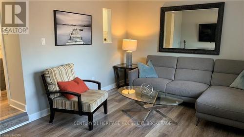 125 - 185 Denistoun Street, Welland (772 - Broadway), ON - Indoor Photo Showing Living Room