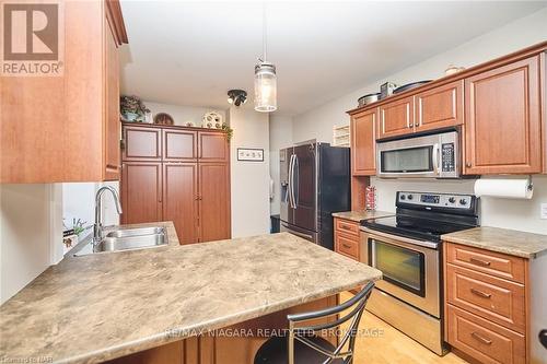 144 River Road, Welland (768 - Welland Downtown), ON - Indoor Photo Showing Kitchen With Double Sink