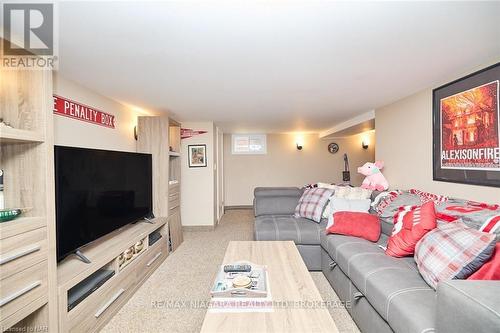 144 River Road, Welland (768 - Welland Downtown), ON - Indoor Photo Showing Living Room