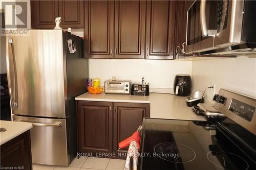 4047 Maitland St Street, Lincoln (982 - Beamsville), ON - Indoor Photo Showing Kitchen