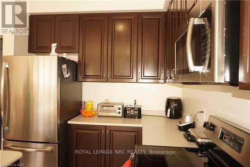 4047 Maitland St Street, Lincoln (982 - Beamsville), ON - Indoor Photo Showing Kitchen