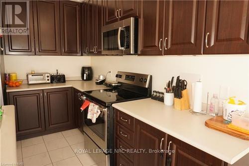 4047 Maitland St Street, Lincoln (982 - Beamsville), ON - Indoor Photo Showing Kitchen