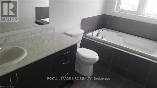 4047 Maitland St Street, Lincoln (982 - Beamsville), ON - Indoor Photo Showing Kitchen