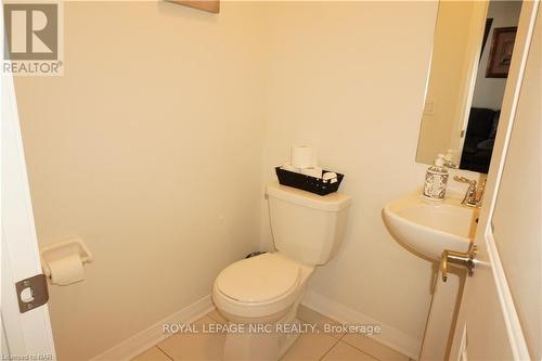 4047 Maitland St Street, Lincoln (982 - Beamsville), ON - Indoor Photo Showing Bathroom