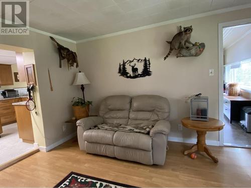 9661 97 C Highway, Merritt, BC - Indoor Photo Showing Living Room