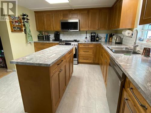 9661 97 C Highway, Merritt, BC - Indoor Photo Showing Kitchen With Double Sink