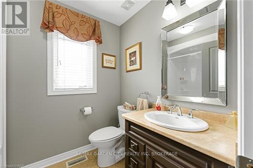 27 - 70 Elmwood Avenue, Welland (772 - Broadway), ON - Indoor Photo Showing Bathroom