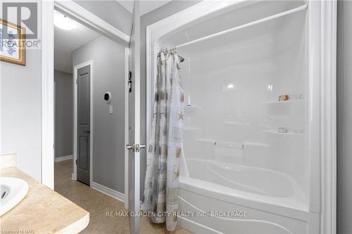 27 - 70 Elmwood Avenue, Welland (772 - Broadway), ON - Indoor Photo Showing Bathroom