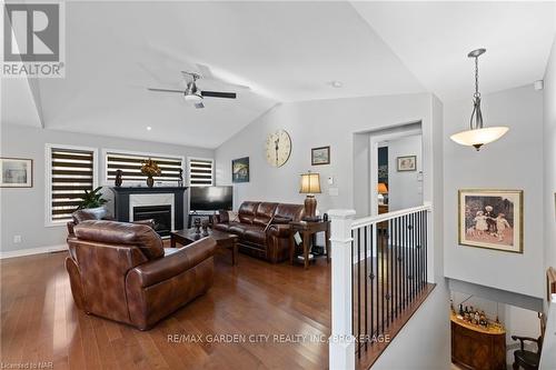 27 - 70 Elmwood Avenue, Welland (772 - Broadway), ON - Indoor Photo Showing Living Room With Fireplace