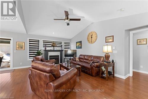 27 - 70 Elmwood Avenue, Welland (772 - Broadway), ON - Indoor Photo Showing Living Room With Fireplace