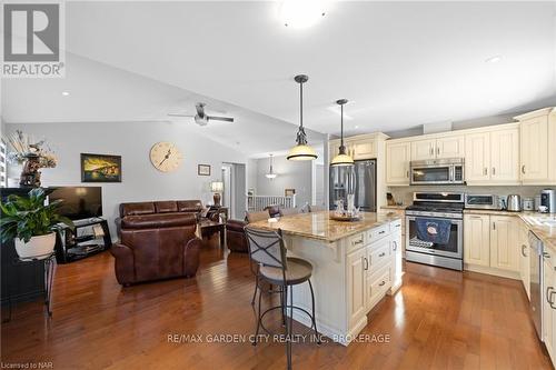 27 - 70 Elmwood Avenue, Welland (772 - Broadway), ON - Indoor Photo Showing Kitchen With Upgraded Kitchen