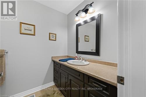 27 - 70 Elmwood Avenue, Welland (772 - Broadway), ON - Indoor Photo Showing Bathroom