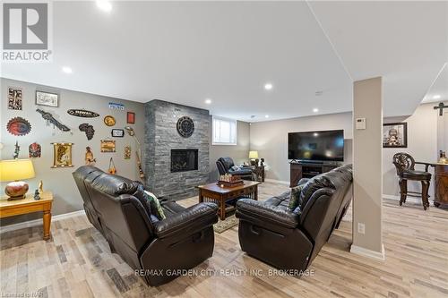 27 - 70 Elmwood Avenue, Welland (772 - Broadway), ON - Indoor Photo Showing Living Room With Fireplace