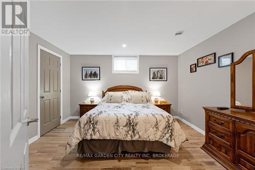 27 - 70 Elmwood Avenue, Welland (772 - Broadway), ON - Indoor Photo Showing Bedroom