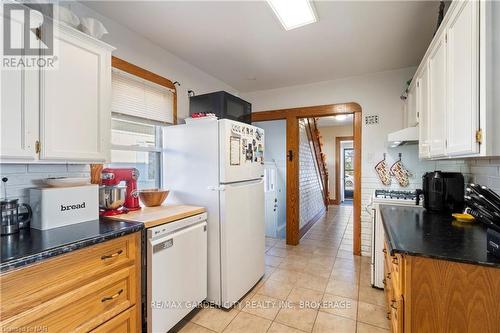 75 Crowland Avenue, Welland (773 - Lincoln/Crowland), ON - Indoor Photo Showing Kitchen