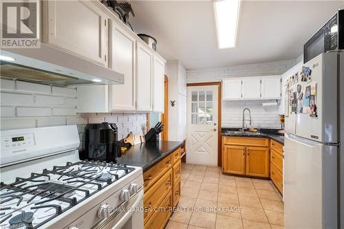 75 Crowland Avenue, Welland (773 - Lincoln/Crowland), ON - Indoor Photo Showing Kitchen