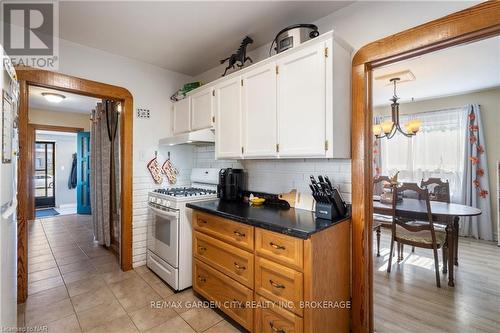 75 Crowland Avenue, Welland (773 - Lincoln/Crowland), ON - Indoor Photo Showing Kitchen