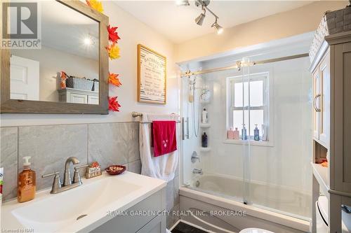 75 Crowland Avenue, Welland (773 - Lincoln/Crowland), ON - Indoor Photo Showing Bathroom