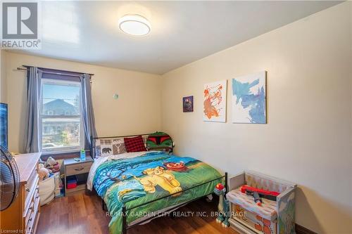 75 Crowland Avenue, Welland (773 - Lincoln/Crowland), ON - Indoor Photo Showing Bedroom