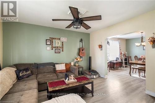 75 Crowland Avenue, Welland (773 - Lincoln/Crowland), ON - Indoor Photo Showing Living Room