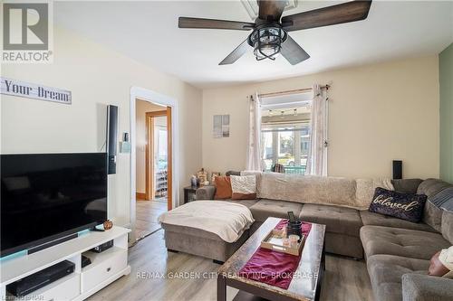 75 Crowland Avenue, Welland (773 - Lincoln/Crowland), ON - Indoor Photo Showing Living Room