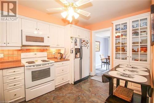 18 - 1599 Pelham Street, Pelham (662 - Fonthill), ON - Indoor Photo Showing Kitchen