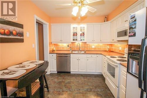 18 - 1599 Pelham Street, Pelham (662 - Fonthill), ON - Indoor Photo Showing Kitchen