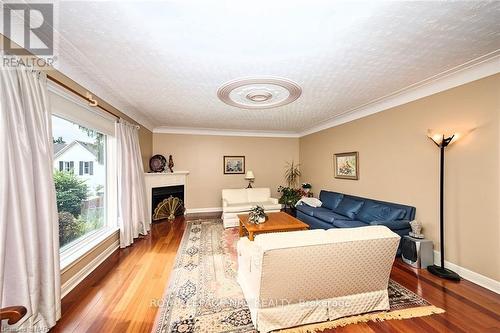 1340 Pelham Street Street, Pelham (662 - Fonthill), ON - Indoor Photo Showing Living Room With Fireplace