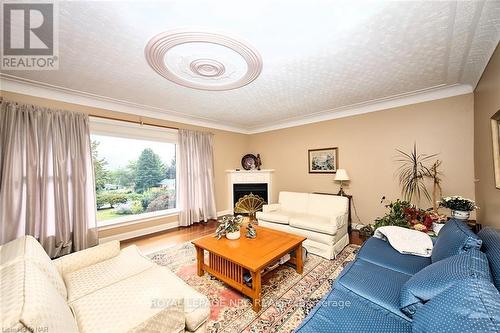 1340 Pelham Street Street, Pelham (662 - Fonthill), ON - Indoor Photo Showing Living Room