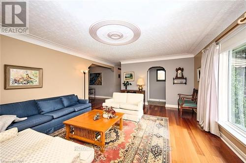 1340 Pelham Street Street, Pelham (662 - Fonthill), ON - Indoor Photo Showing Living Room