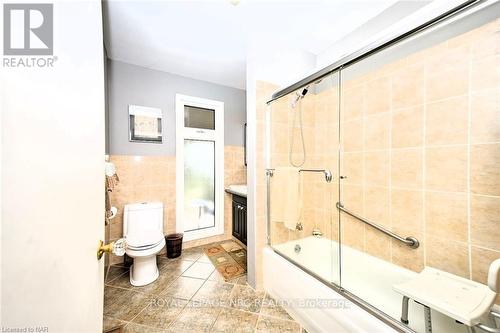 1340 Pelham Street Street, Pelham (662 - Fonthill), ON - Indoor Photo Showing Bathroom