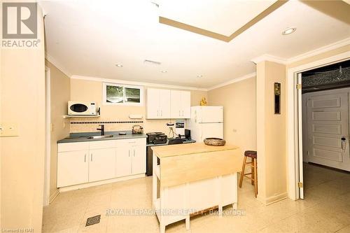 1340 Pelham Street Street, Pelham (662 - Fonthill), ON - Indoor Photo Showing Kitchen