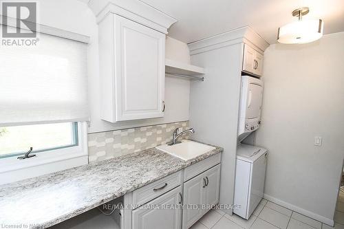 1457 Niagara Boulevard, Fort Erie (332 - Central), ON - Indoor Photo Showing Laundry Room