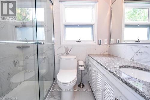 1457 Niagara Boulevard, Fort Erie (332 - Central), ON - Indoor Photo Showing Bathroom