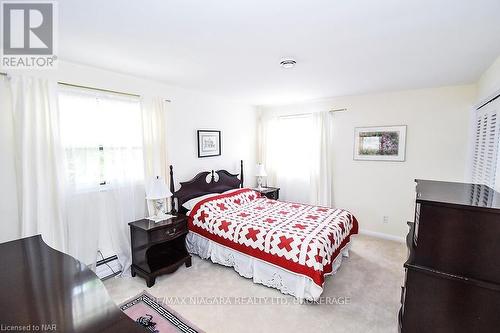 1457 Niagara Boulevard, Fort Erie (332 - Central), ON - Indoor Photo Showing Bedroom