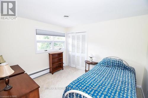 1457 Niagara Boulevard, Fort Erie (332 - Central), ON - Indoor Photo Showing Bedroom