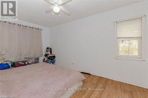 5292 Bridge Street, Niagara Falls (211 - Cherrywood), ON - Indoor Photo Showing Bedroom