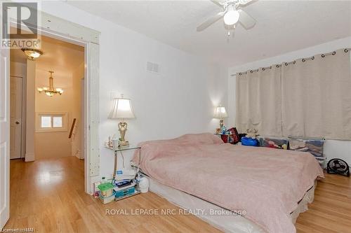 5292 Bridge Street, Niagara Falls (211 - Cherrywood), ON - Indoor Photo Showing Bedroom