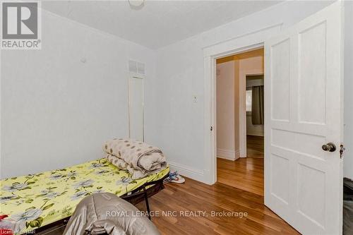 5292 Bridge Street, Niagara Falls (211 - Cherrywood), ON - Indoor Photo Showing Bedroom