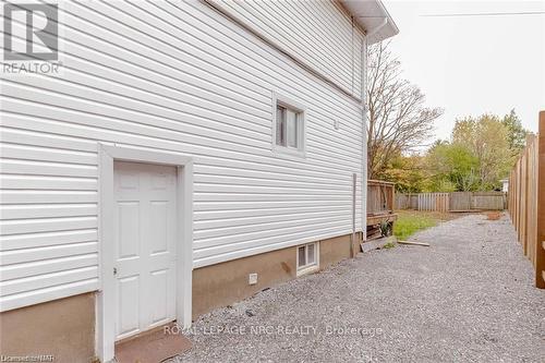 5292 Bridge Street, Niagara Falls (211 - Cherrywood), ON - Outdoor With Exterior