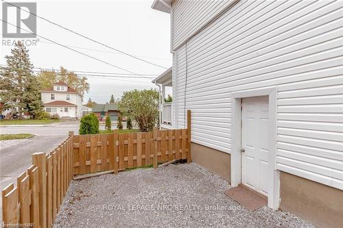 5292 Bridge Street, Niagara Falls (211 - Cherrywood), ON - Outdoor With Exterior