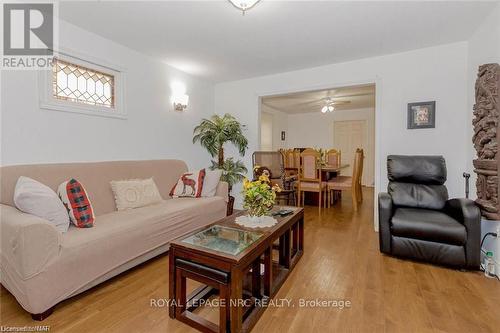 5292 Bridge Street, Niagara Falls (211 - Cherrywood), ON - Indoor Photo Showing Living Room