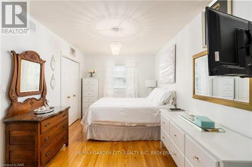 1 Shaver Road, St. Catharines (462 - Rykert/Vansickle), ON - Indoor Photo Showing Bedroom