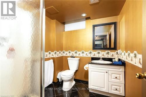 1 Shaver Road, St. Catharines (462 - Rykert/Vansickle), ON - Indoor Photo Showing Bathroom